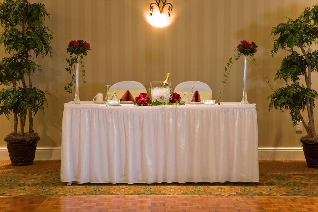Dowell Hilton Garden Inn Solomons מתקנים תמונה